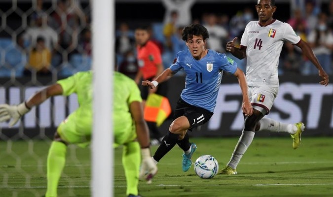 Uruguay golea a Venezuela 4-1 y se mete en zona de clasificación directa al Mundial de Qatar.