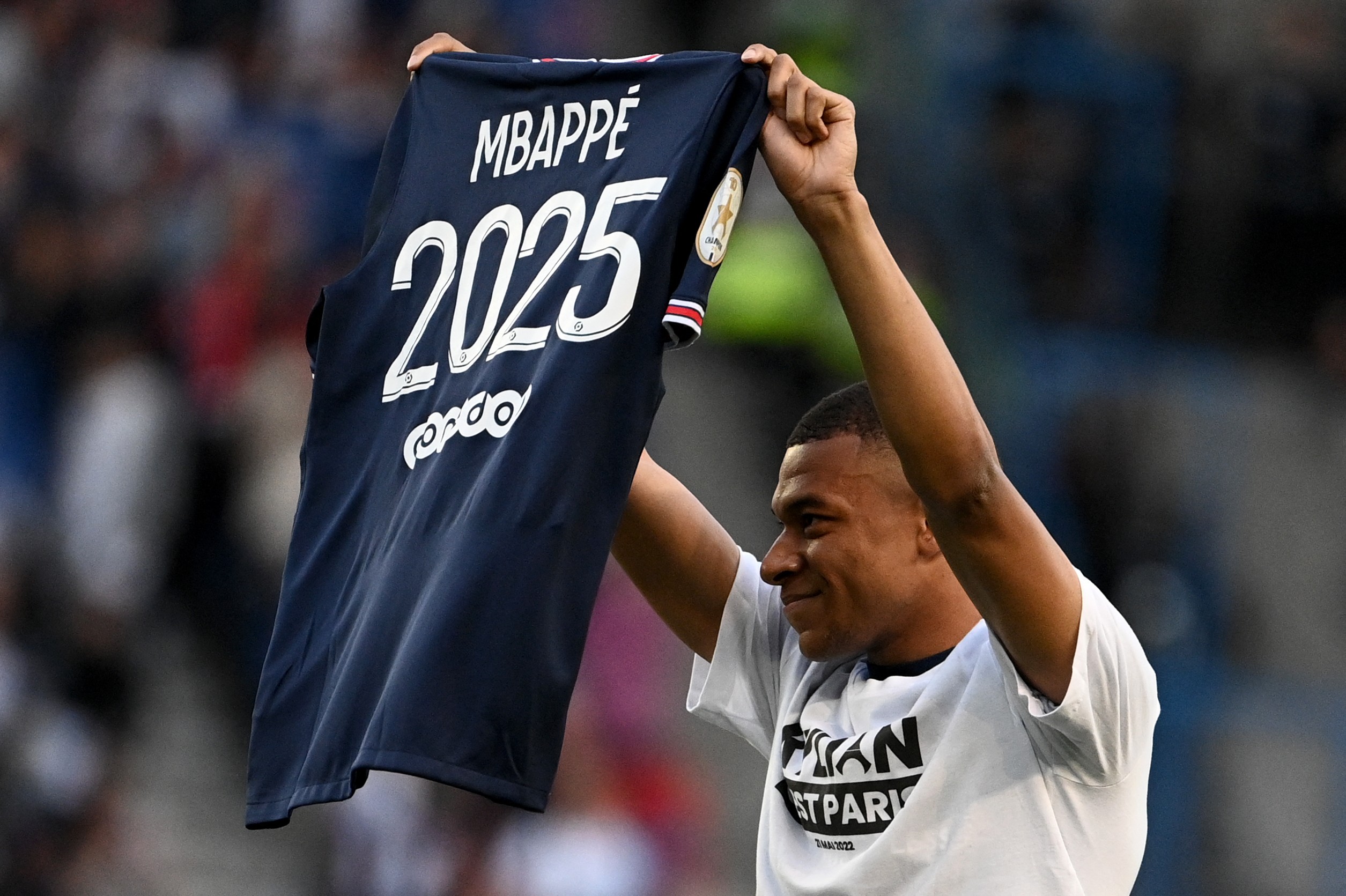 Kylian Mbappe renueva con PSG hasta 2025