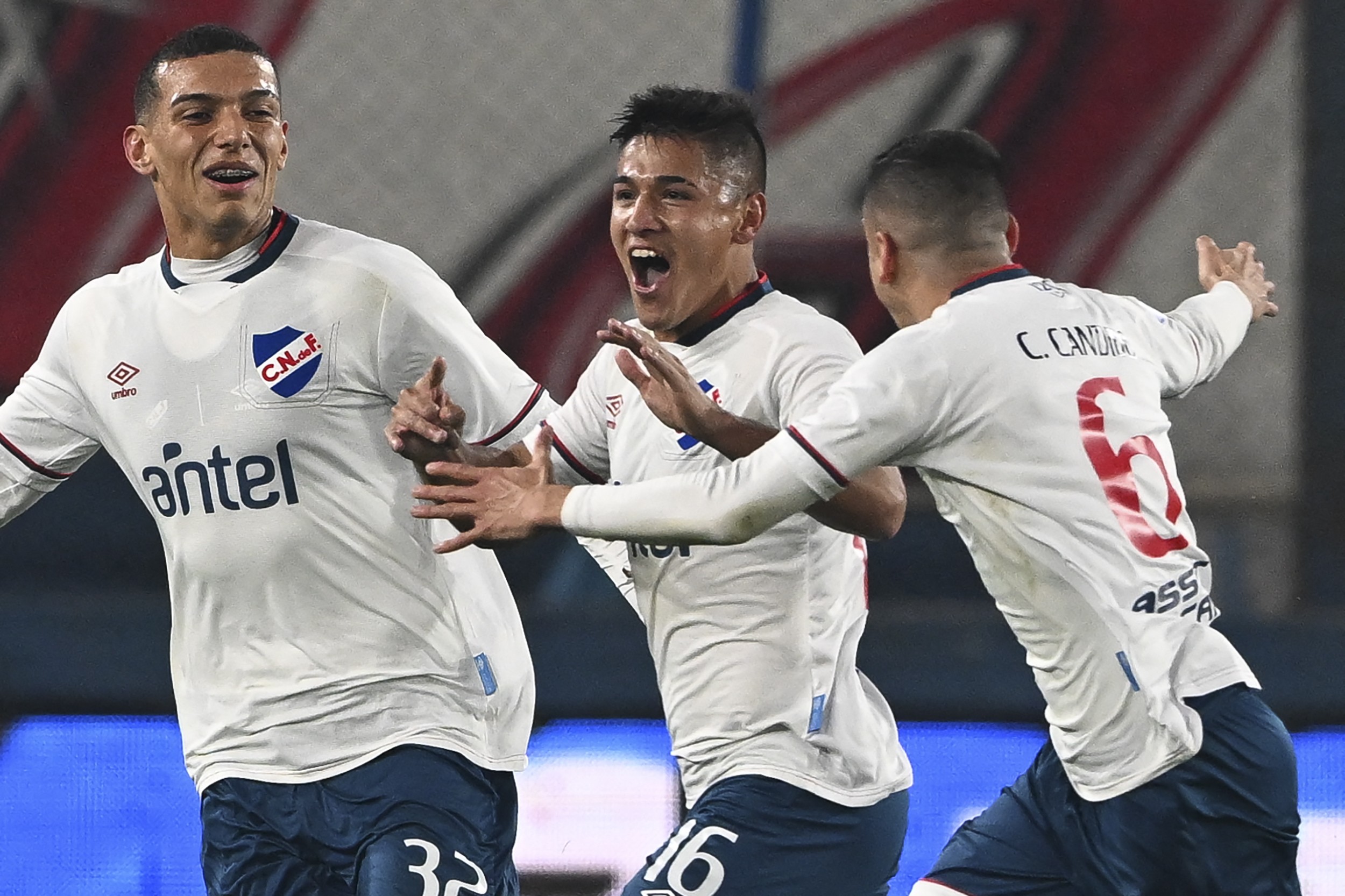 Nacional gana con Rochet imbatible