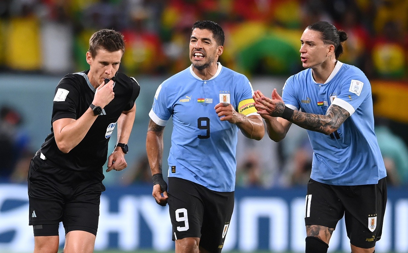 Uruguay gana pero es eliminado