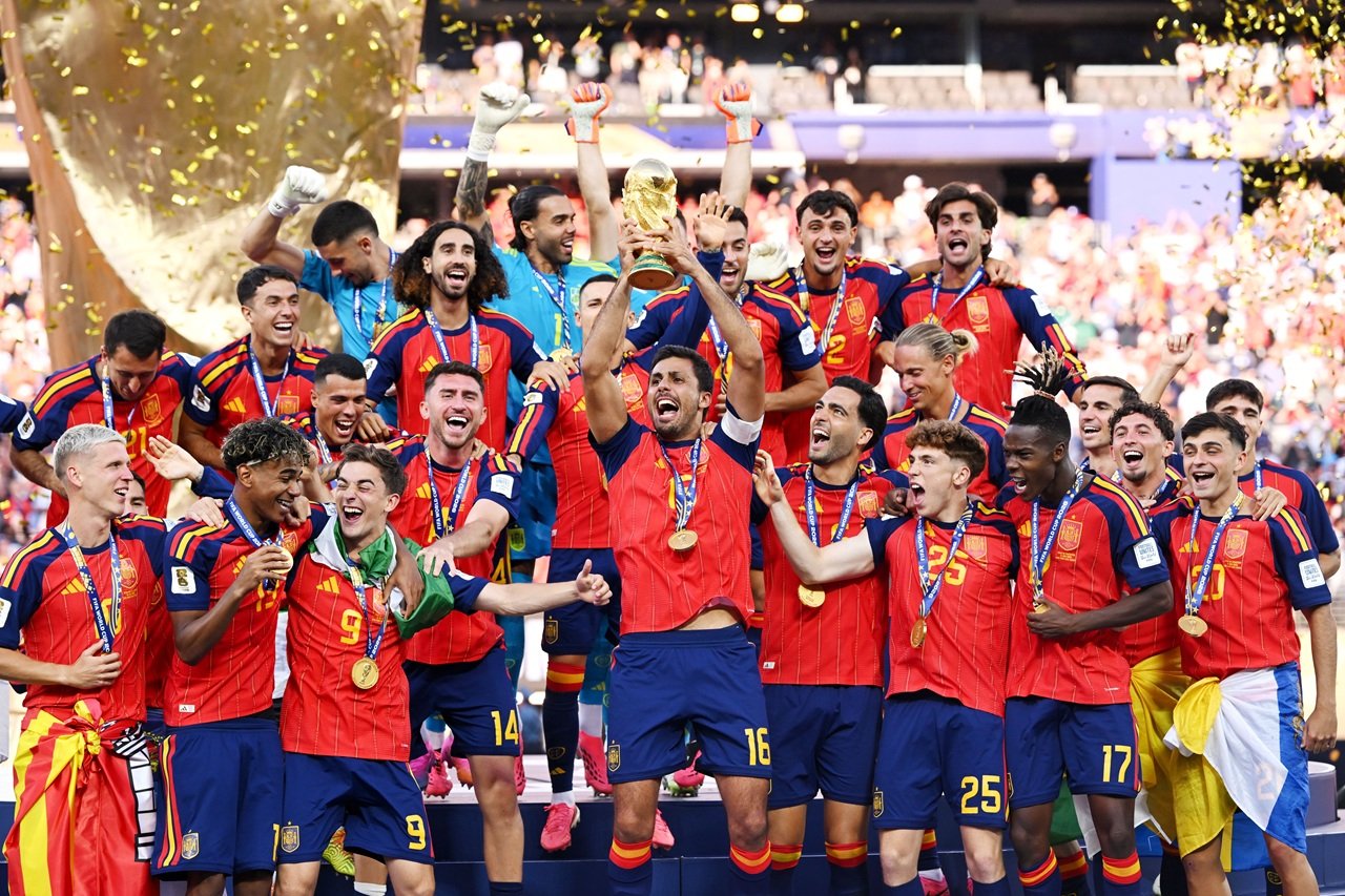 España conquistó la eternidad. Ferran Torres destronó a Argentina